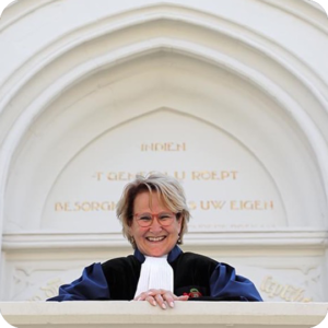 Arlette als trouwambtenaar